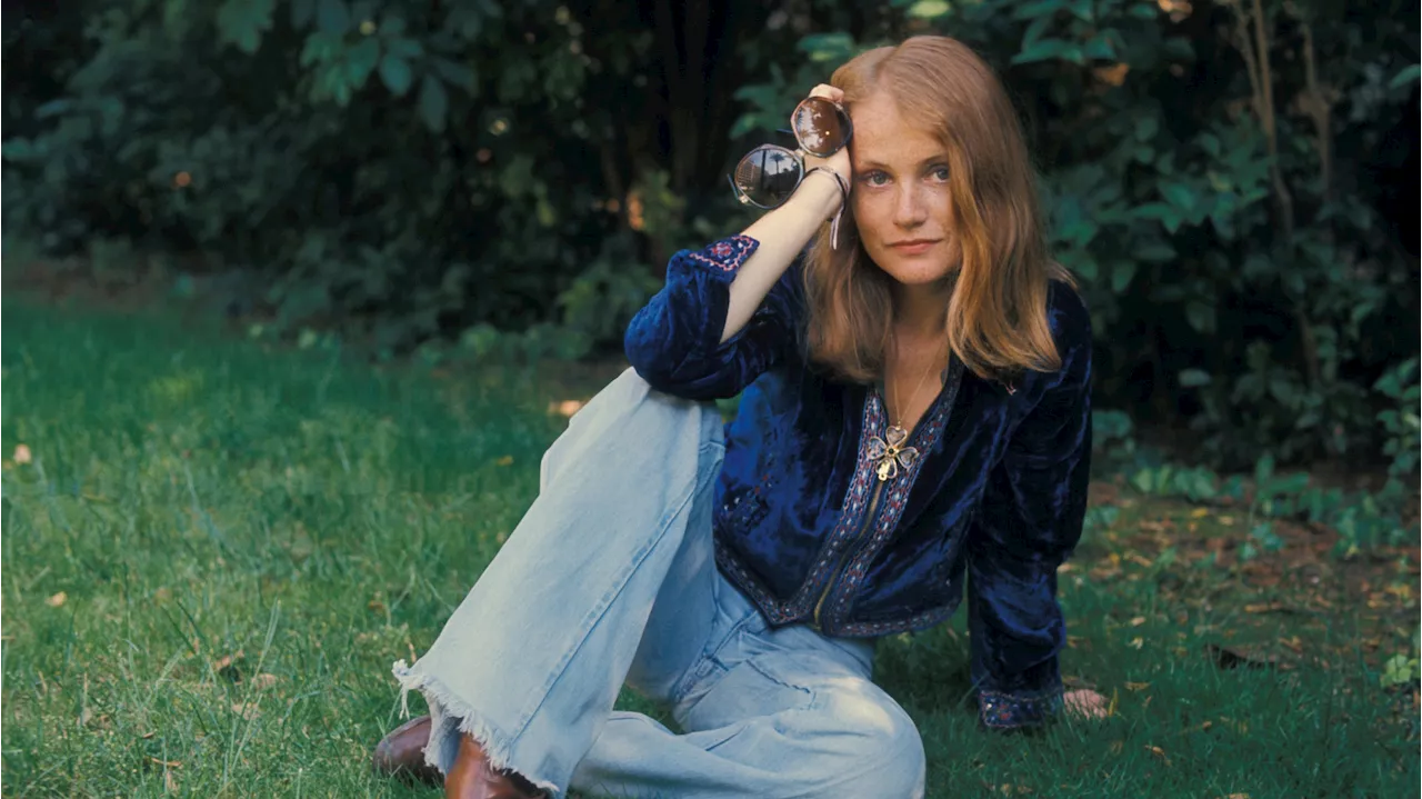 22 Exquisite Old Pictures of Isabelle Huppert, One of France’s Greatest Stars