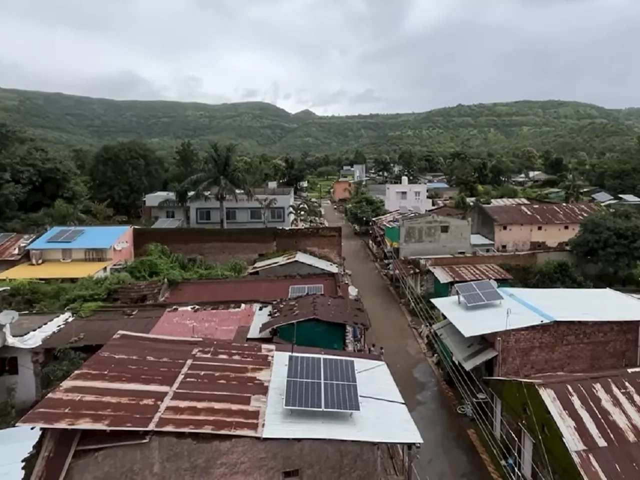 महाष्ट्रातील एकमेव गाव जे घराघरात विज बनवून MSEB ला विकणार; ग्रामस्थांच्या आयडियाला तोड नाही!