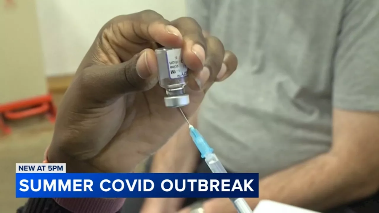 As late summer COVID surge continues, Chicago health experts urge residents get new vaccine