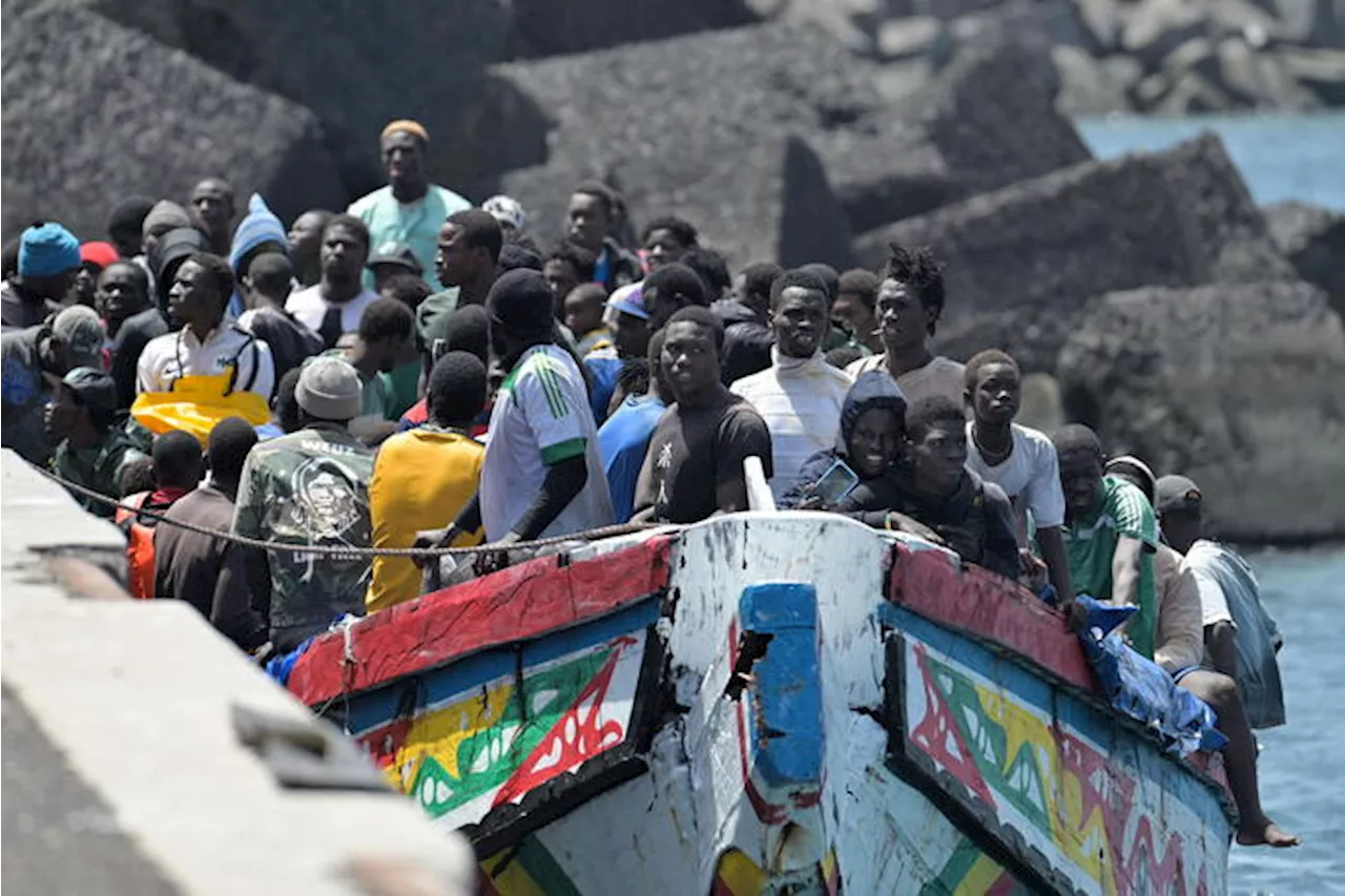 Ancora sbarchi alle Canarie, oltre 580 migranti giunti in 24 ore