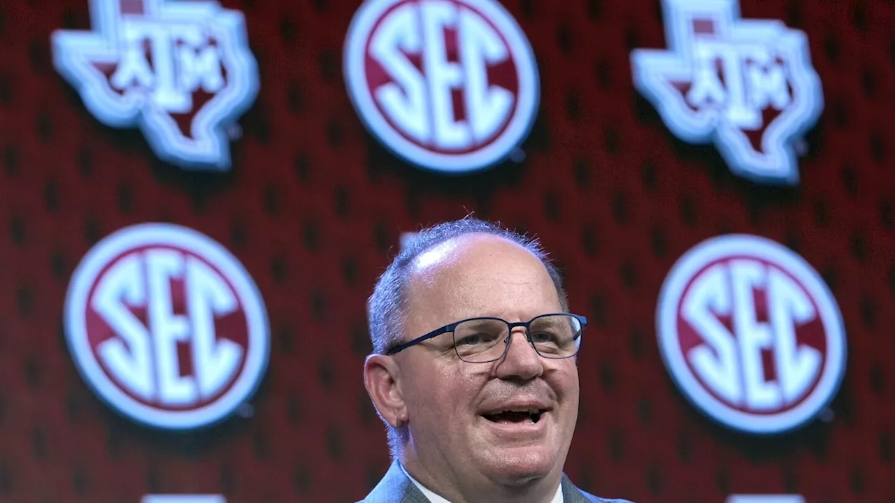 Mike Elko makes Texas A&M coaching debut against former QB when Aggies host Notre Dame