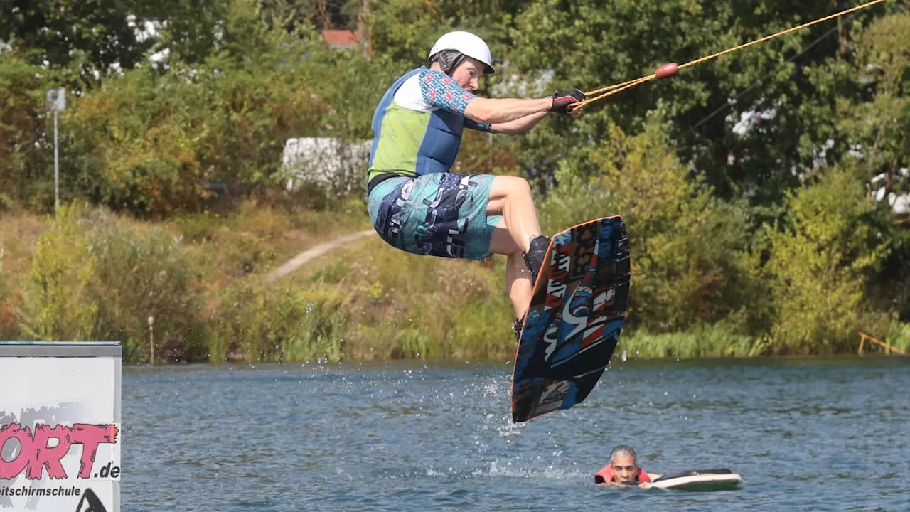 Hessens coolste Rentnerin: Hier springt Wakeboard-Omi Moni (75)