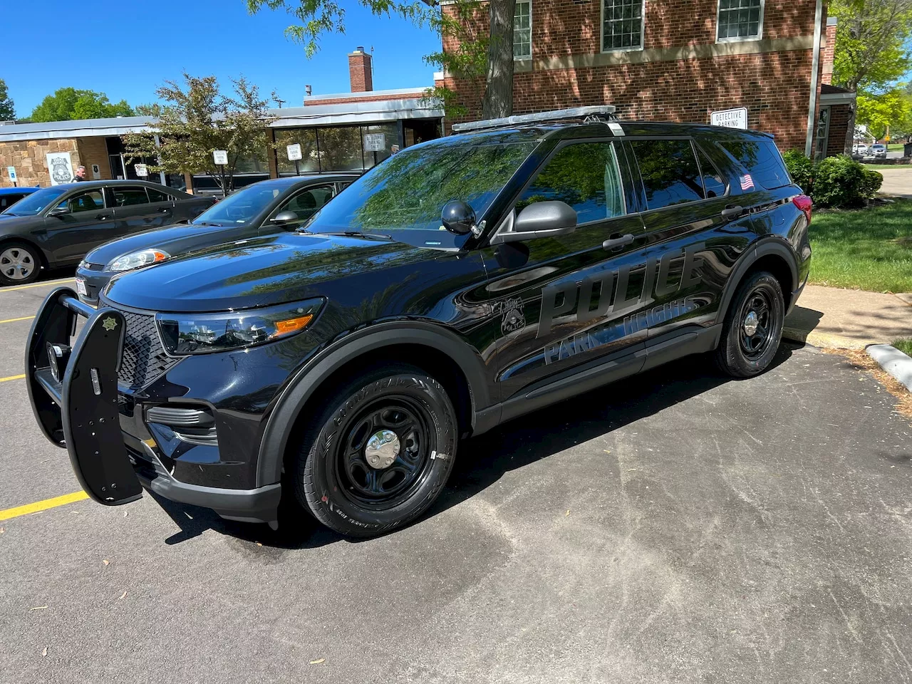 Fake officer pulls over vehicles: Parma Heights Police Blotter