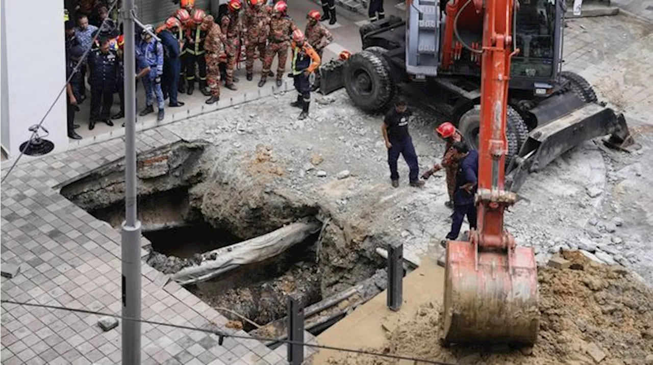 Hati-Hati Warga RI, Setelah KL Sinkhole Muncul 'Telan' Mobil di Seoul