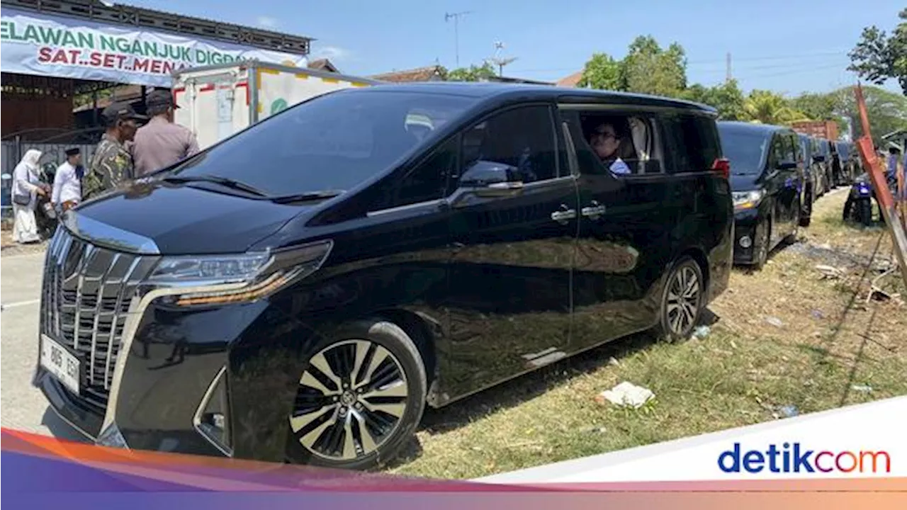 Ibin-Aushaf Daftar Pilbup Nganjuk dengan Iring-iringan 9 Alphard