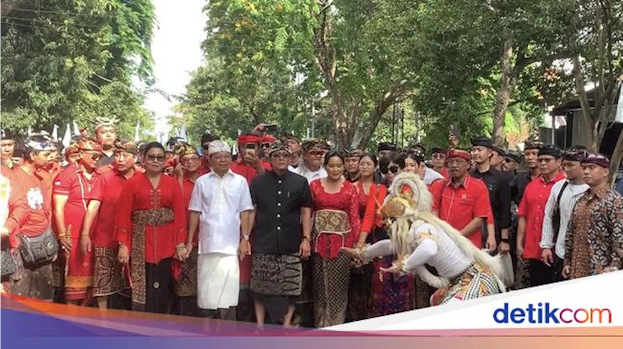 Parade Budaya Iringi Koster-Giri Daftar Pilgub Bali ke KPU