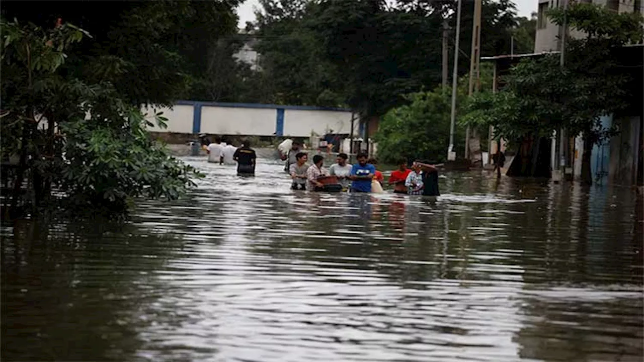 Rains lash India, thousands evacuated; Pakistan faces cyclone threat