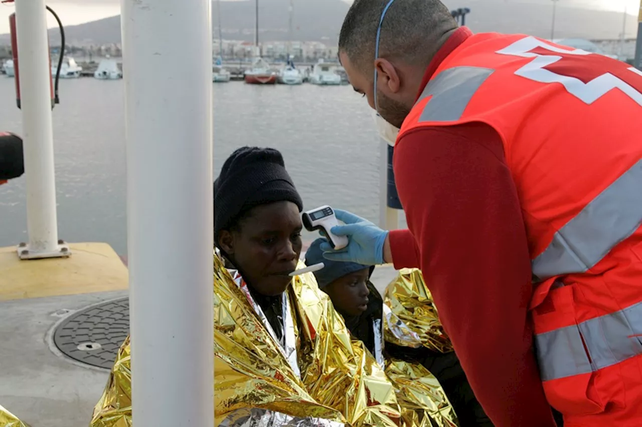 Más de 300 los intentos de entrada a Melilla por mar en una semana