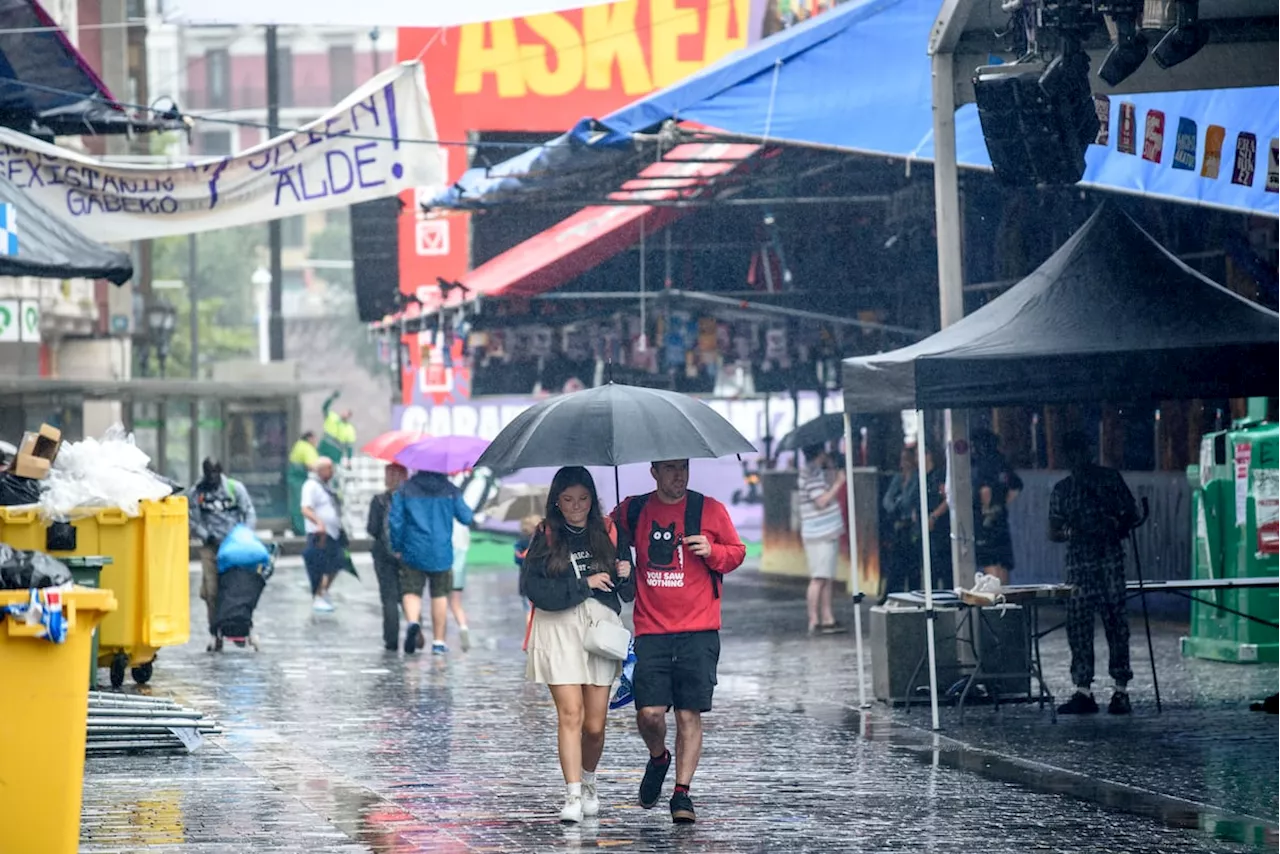 Aemet pone bajo aviso a 11 comunidades por fuertes chubascos y tormentas debido a una vaguada