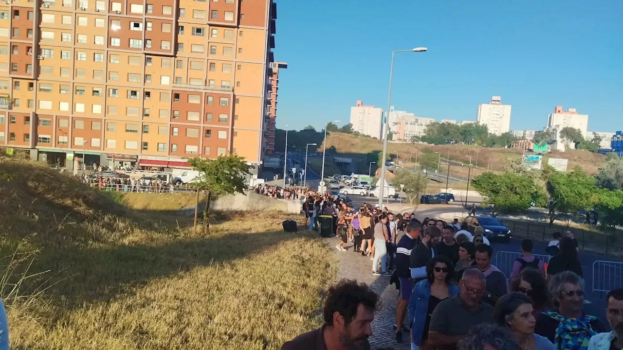 Festival Meo Kalorama com filas de centenas de metros para troca de bilhetes por pulseiras