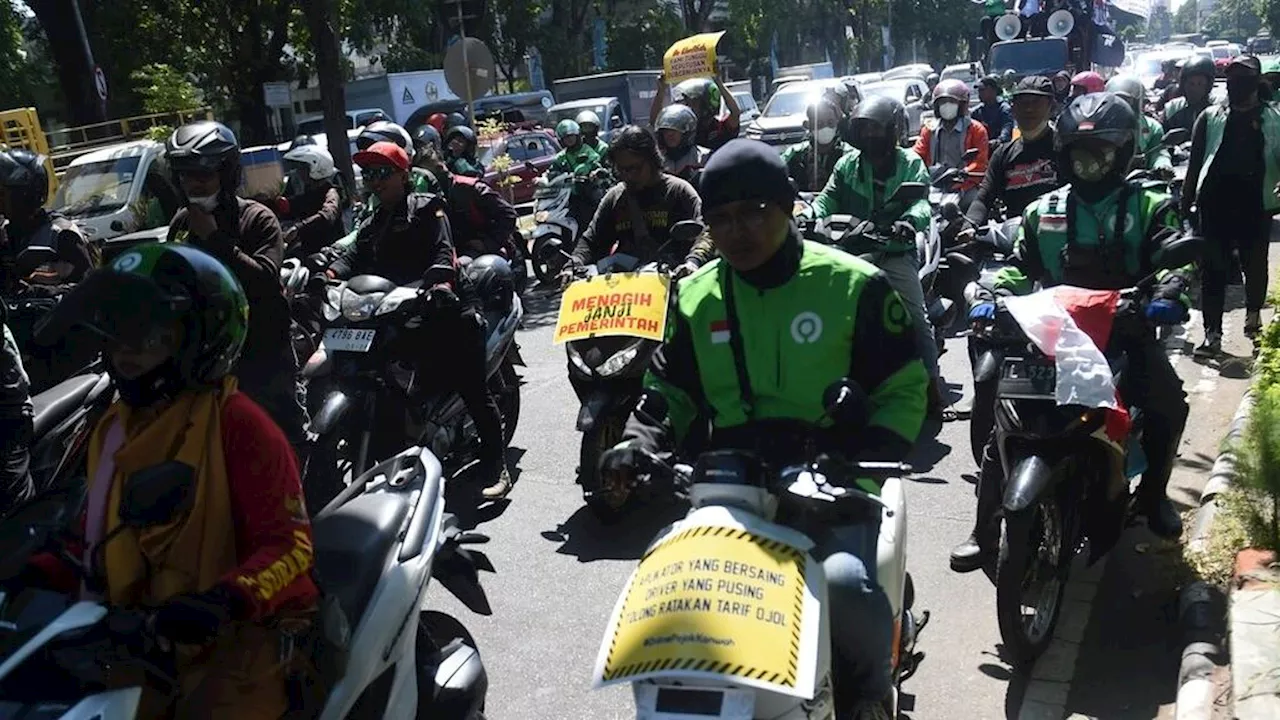 Ojek ”Online” Demo di Tengah Penyusunan Regulasi Pekerja Platform Digital