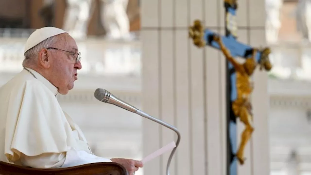 Pope at Audience: World must heed cries of migrants dying in deserts and seas