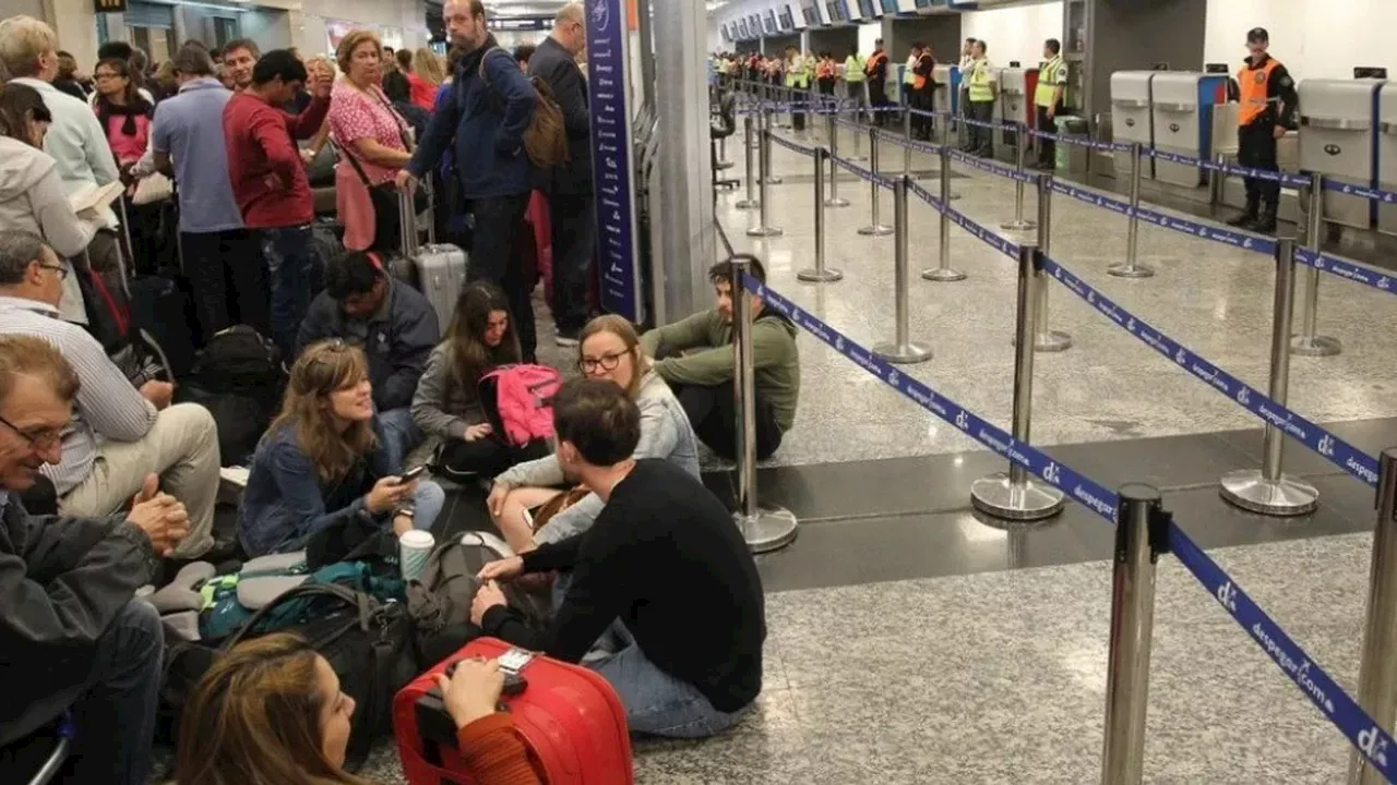 Aumentan las pérdidas y cancelaciones de Aerolíneas por la acción de los gremios