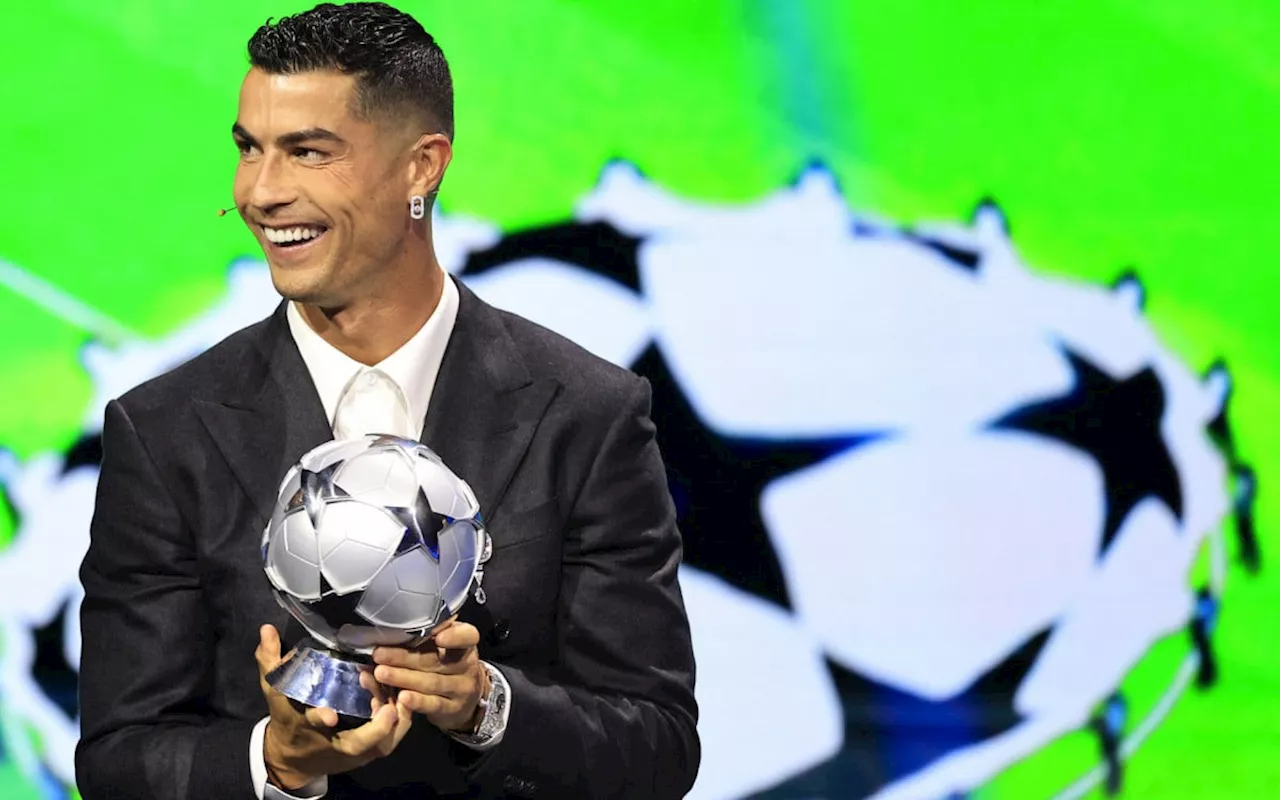 Cristiano Ronaldo recebe homenagem da Uefa em sorteio da Liga dos Campeões