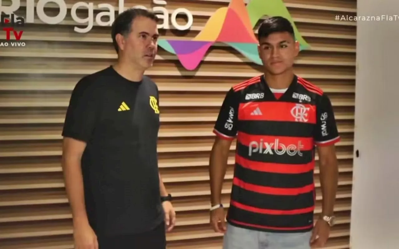 Reforço do Flamengo, Alcaraz desembarca no Rio de Janeiro: 'Feliz demais'