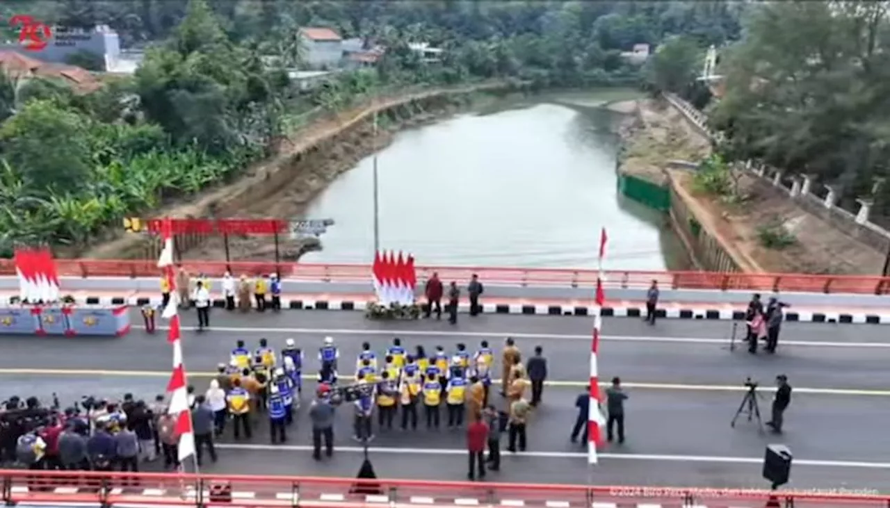 Presiden Joko Widodo Resmikan 16 Jembatan dan 22 Jalan di Jawa Barat