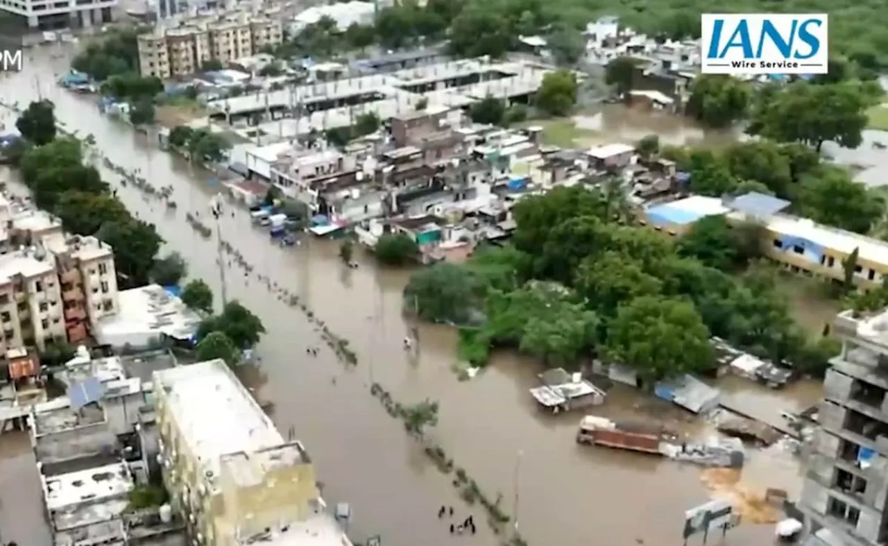 Ground Reoprt: बाढ़ से बेहाल गुजरात, पानी ने लोगों को घरों में किया कैद; NDRF जुटी मदद में