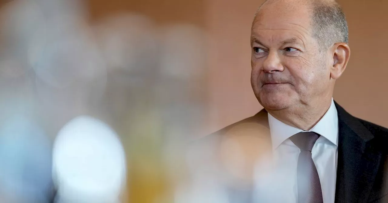 Scholz-Besuch in Brandenburg: Lautstarker Protest