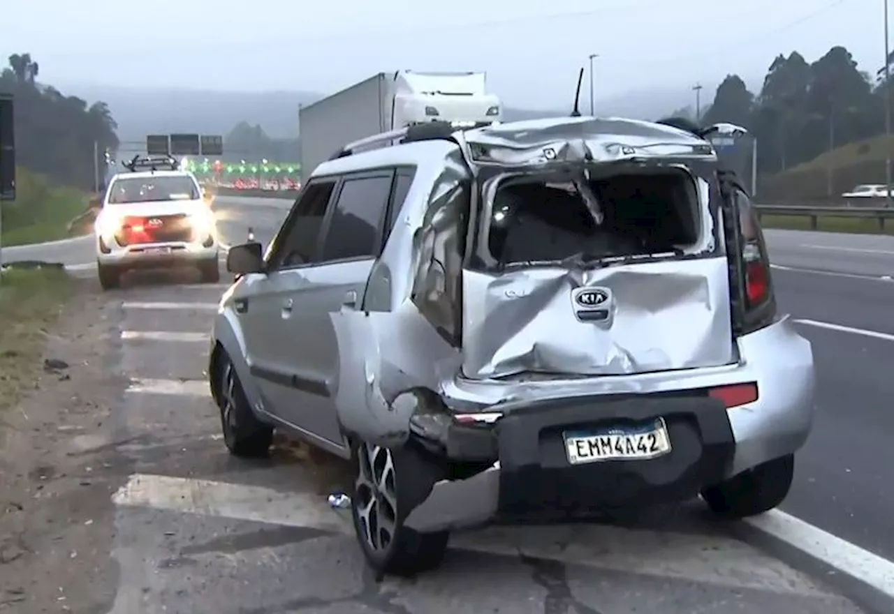 Homem morre atropelado ao fugir da polícia na rodovia dos Bandeirantes, em Caieiras (SP)