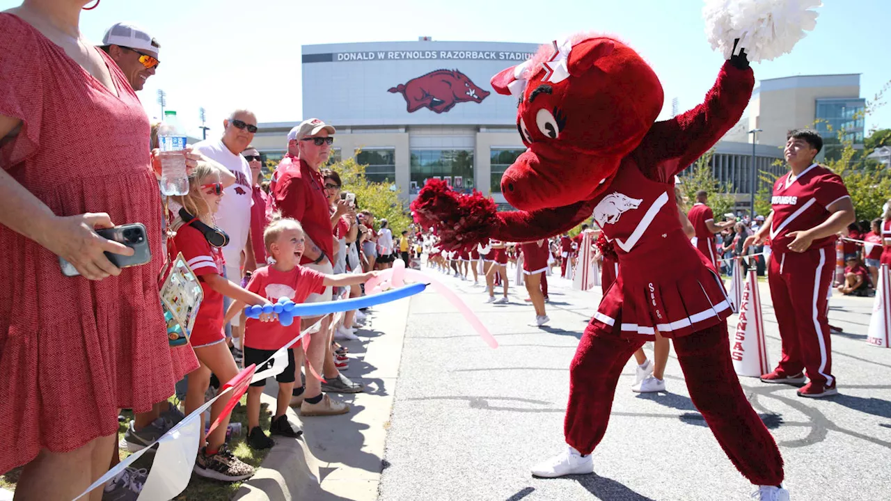 Travel schedule far kinder to Arkansas Razorbacks than most across college football