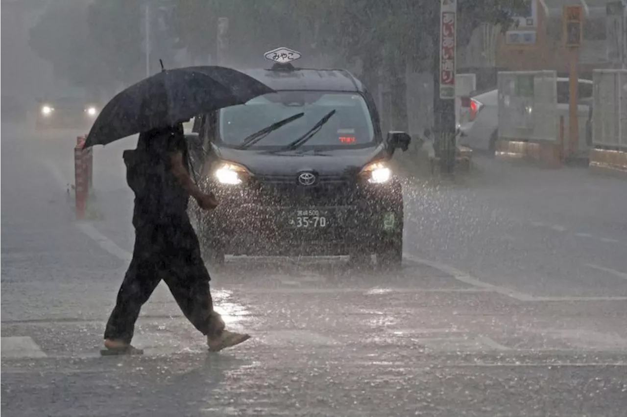 Typhoon Shanshan makes landfall in Japan, killing 3 and snarling air traffic