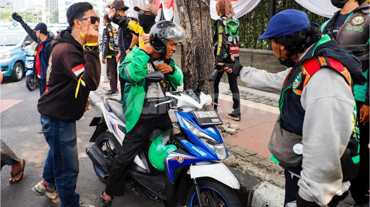 Aksi Para Ojol Sweeping Sesama Driver yang Masih Nekat Ambil Orderan