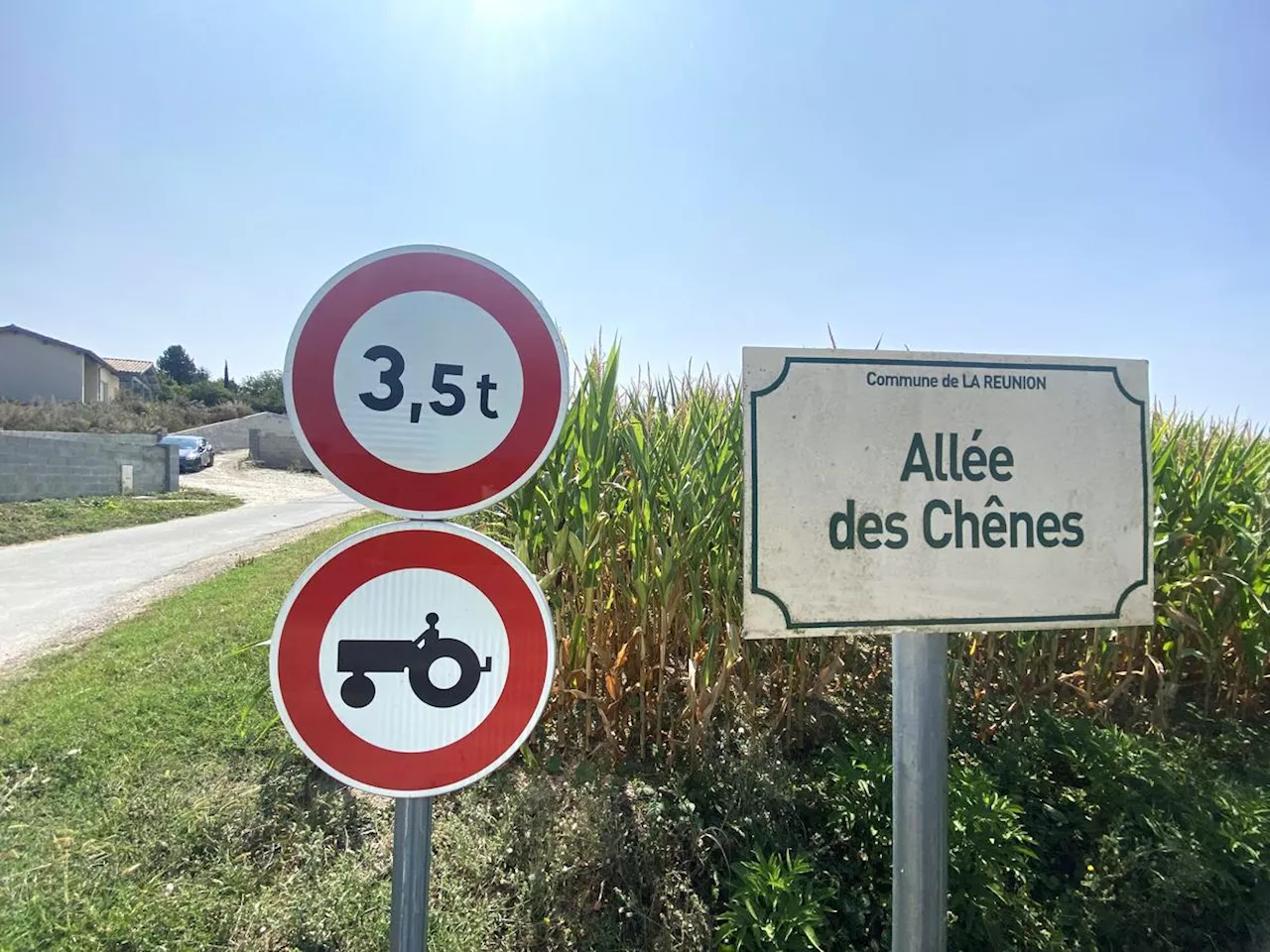 Lot-et-Garonne : au cœur des discordes, le panneau d’interdiction aux tracteurs sera retiré