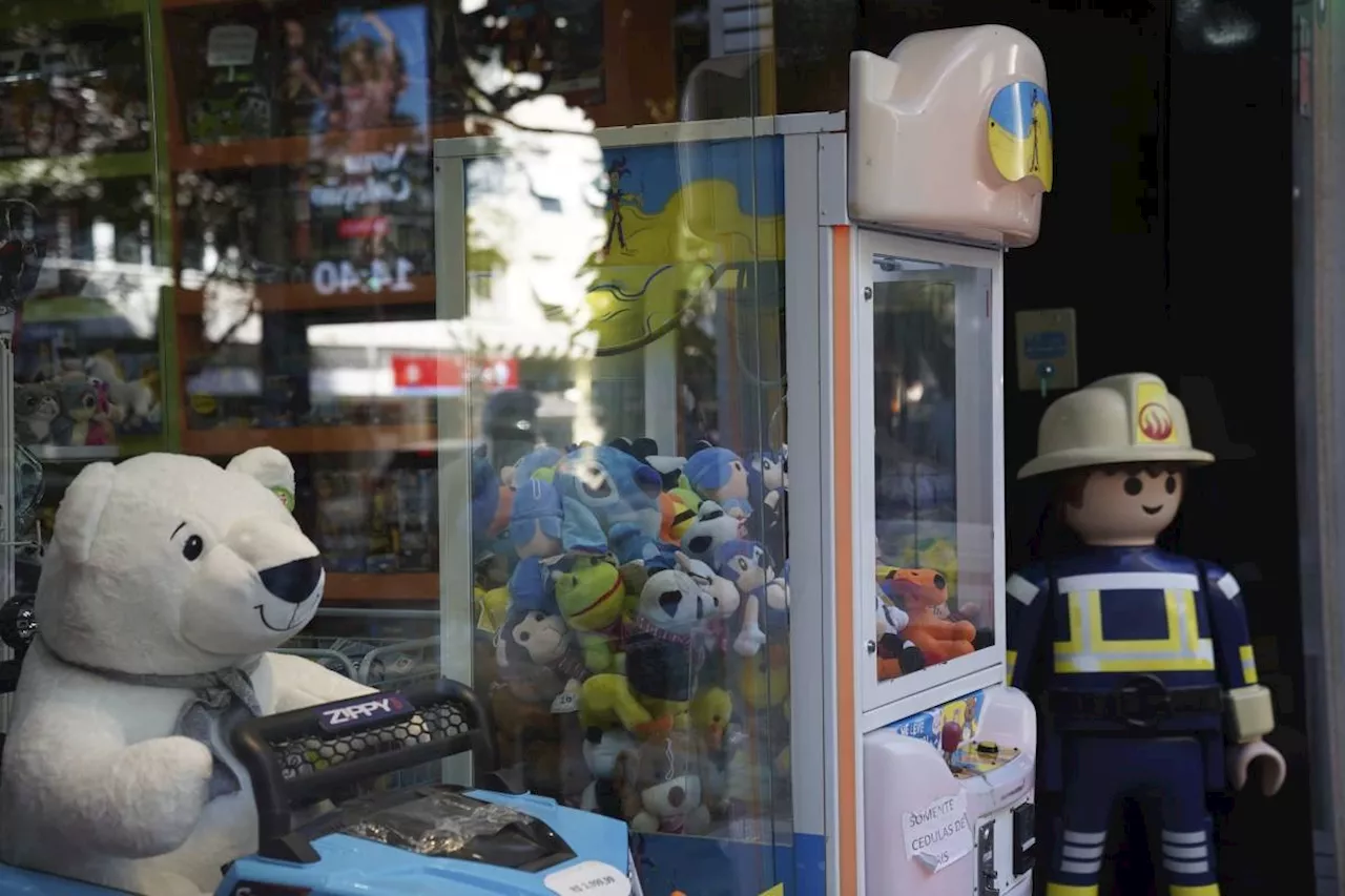 Rio de Janeiro police seize on a new target: Hard-to-grasp stuffed animals