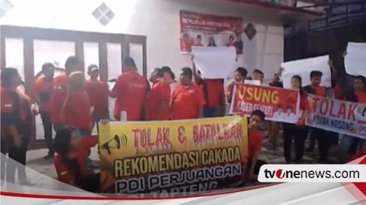 Kantor DPC PDIP Tapteng Disegel 17 PAC Karena Usung Calon Bupati Bukan dari Kader