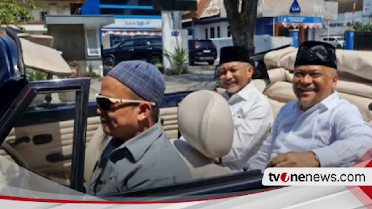 Naik Mobil Klasik VW, Ahmad Syaikhu-Ilham Habibie Daftar ke KPU Jabar Diiringi Ratusan Pendukung