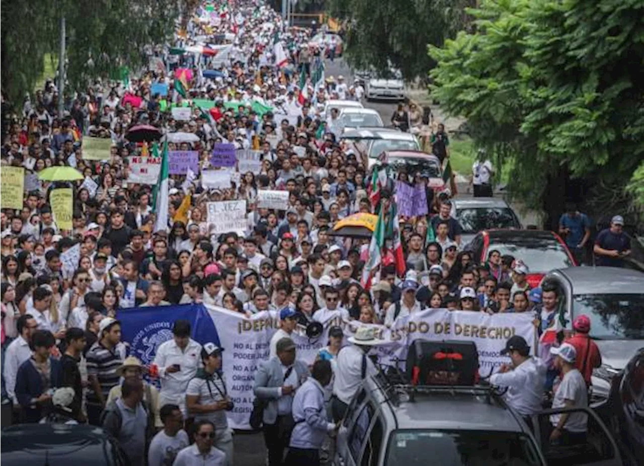 ‘México, aguanta, la UNAM se levanta’: Máxima casa de estudios marchó contra reforma al Poder Judicial