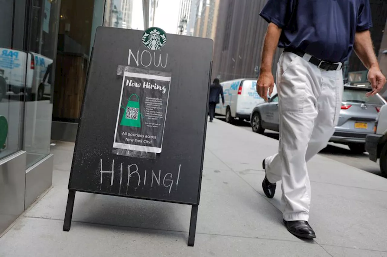 US weekly jobless claims fall slightly