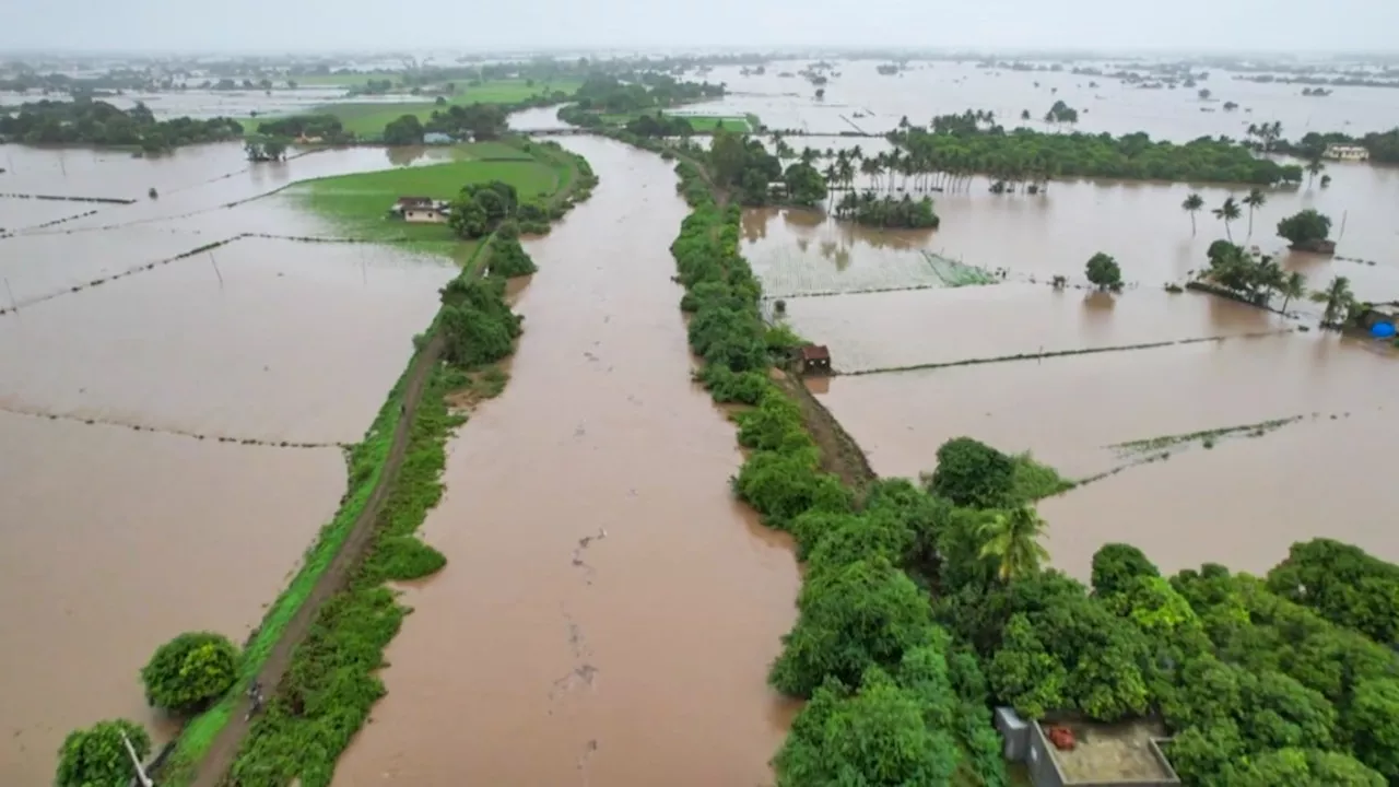 Gujarat Rains: रातभर की बारिश में डूबा गुजरात, अंडरब्रिज-अंडरपास जलमग्न, ट्रेनें प्रभावित, 47 सड़कें बंद