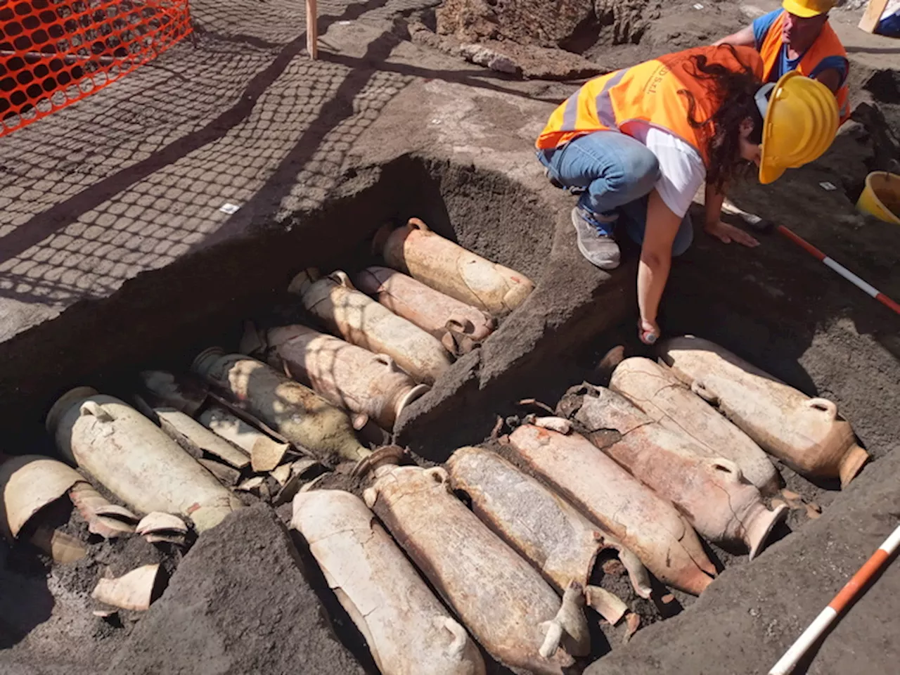 Pompei, una necropoli affiora dai lavori per la ferrovia