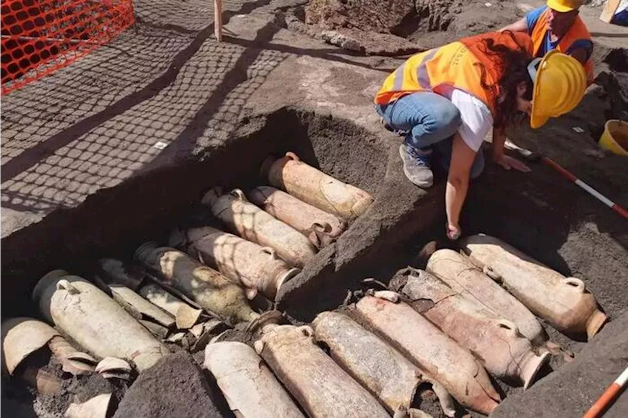 Pompeya, necrópolis aflora en obras de ferrocarril