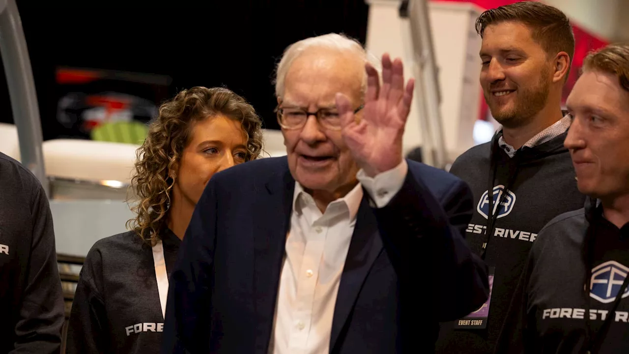 Warren Buffett raises Berkshire cash level to record $277 billion after slashing stock holdings