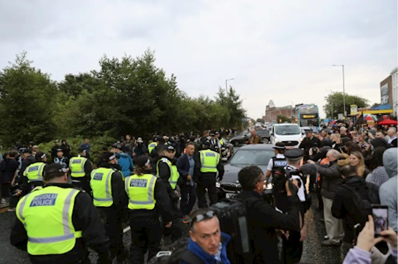 Royaume-Uni: la police mobilisée face aux risques de violences après les émeutes de Sunderland