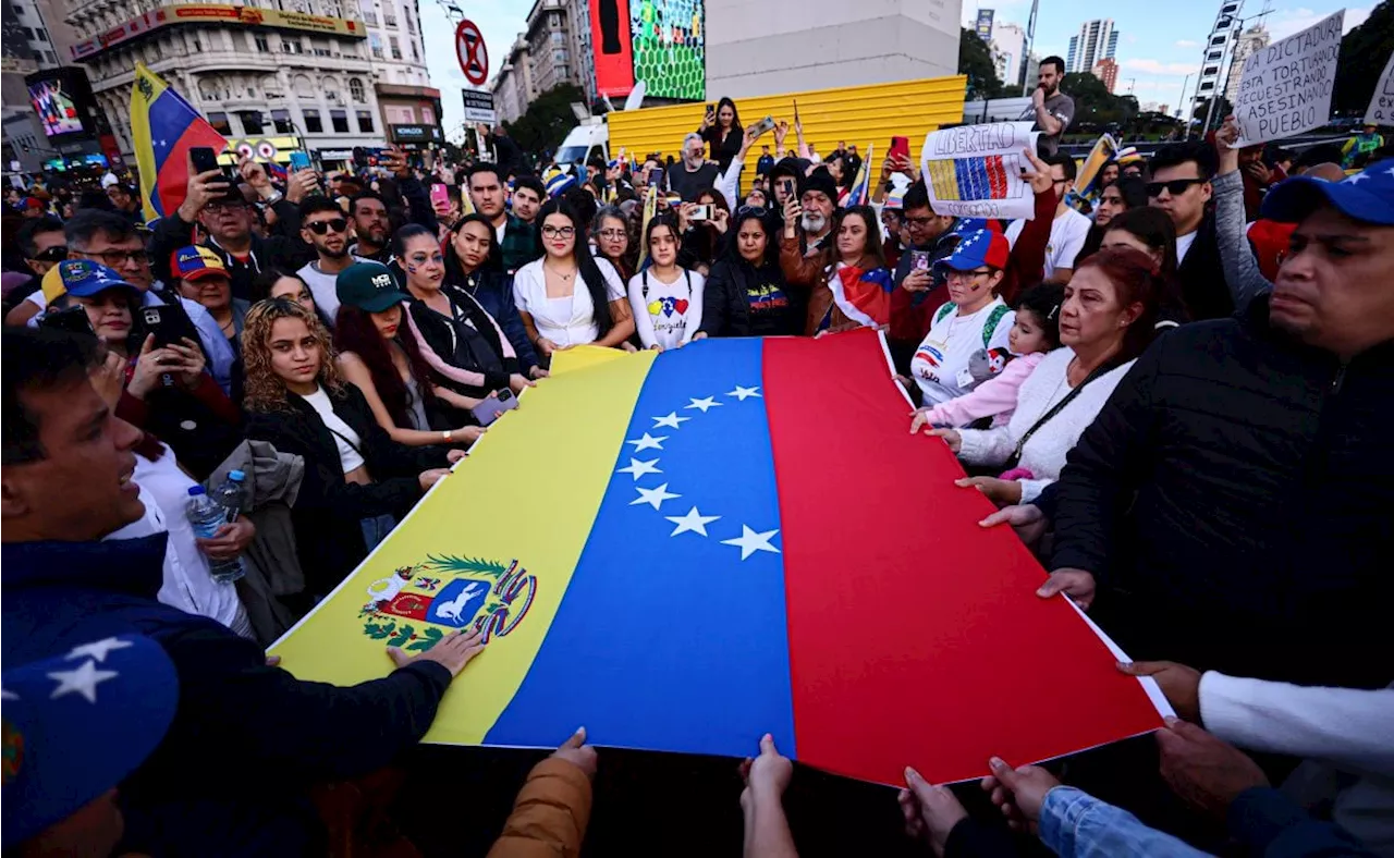 FOTOS: Venezolanos en otros países protestan por presunto “fraude masivo” en elecciones presidenciales