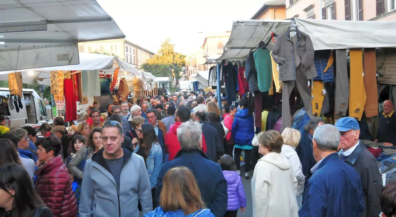 Viterbo, torna il mercato in Piazza della Rocca, gli ambulanti: «Emozionati e felici»