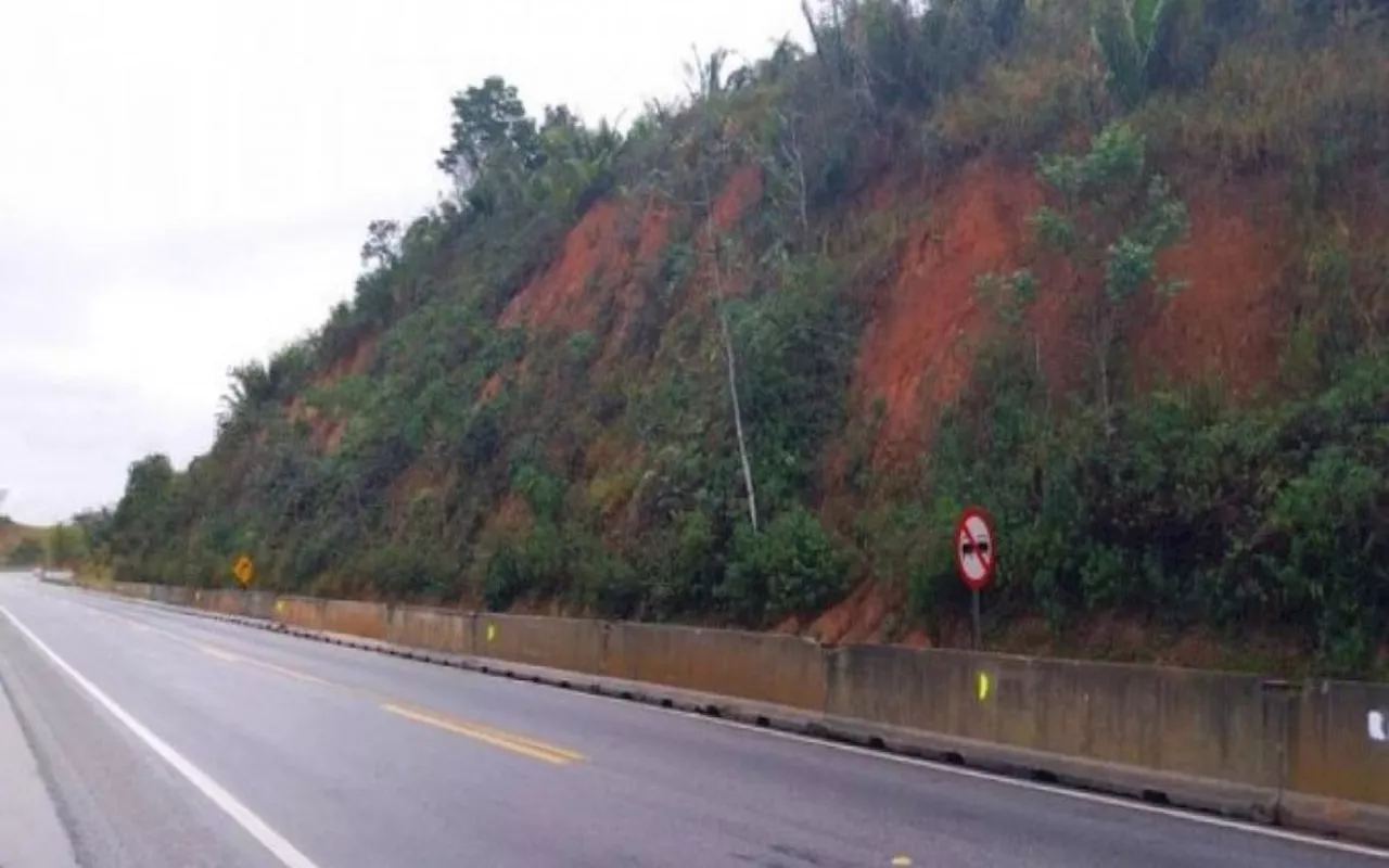 Obras de recuperação de talude na BR-101 iniciam em Macaé