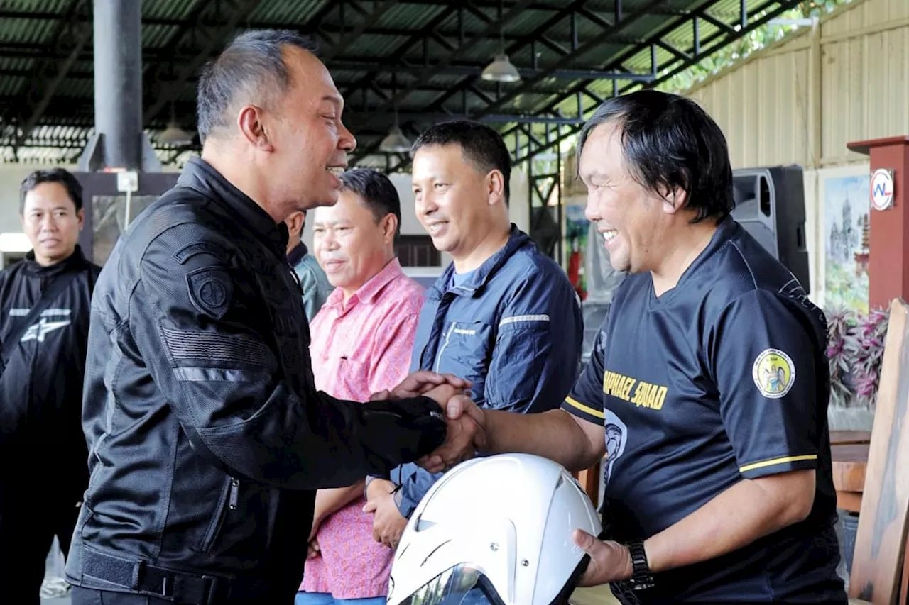 Jasa Raharja Ajak Komunitas Motor Safety Riding & Bersihkan Rambu Lalu Lintas di Tomohon