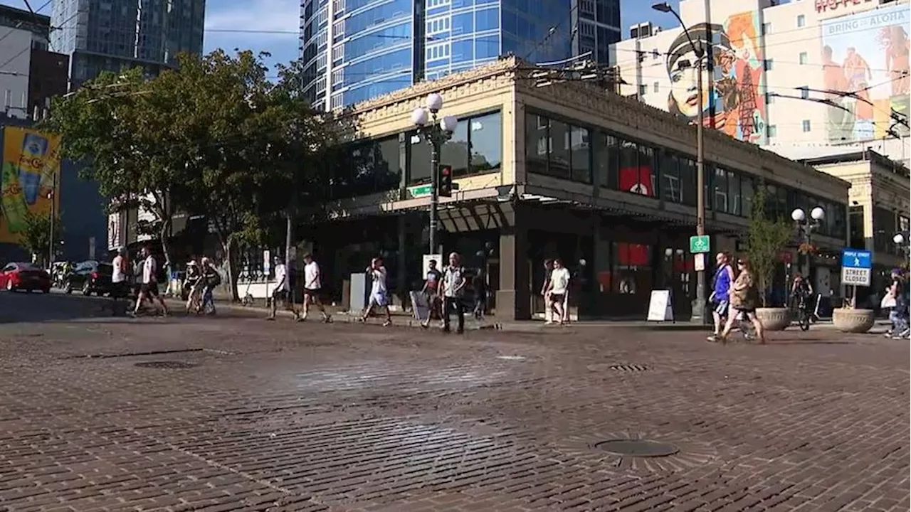 Seattle Starbucks closes suddenly in busy tourist area, leaving many questioning why