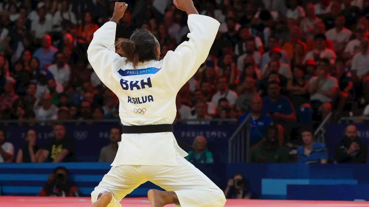 Rafaela Silva brilha no golden score e garante bronze por equipes do Brasil nas Olimpíadas