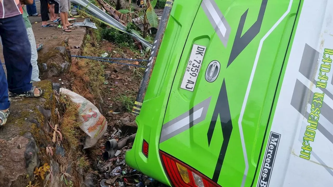 Kronologi Bus Rombongan Warga Rawa Belong Jakbar Terguling di Jalur Puncak Bogor