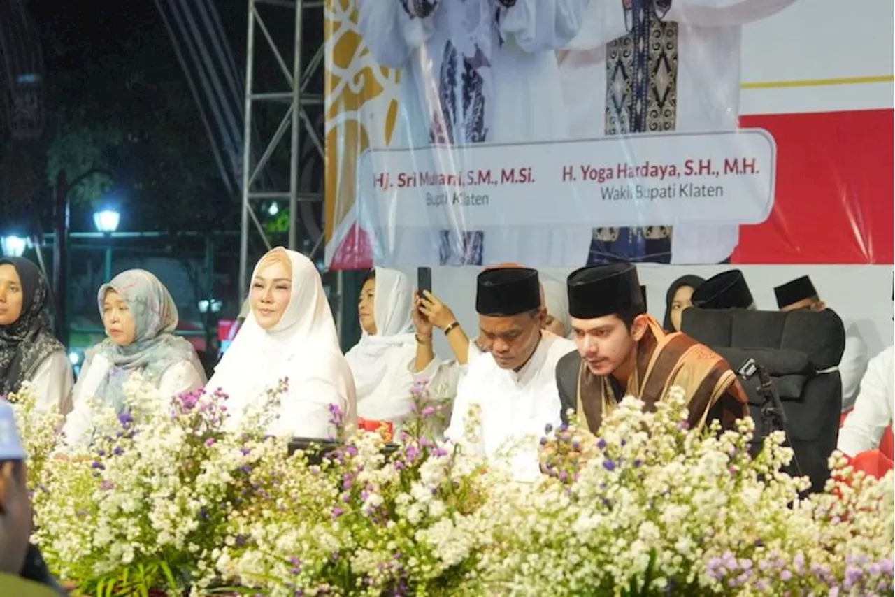 Ribuan Warga Ikuti Kegiatan Dzikir dan Salawat di Alun-Alun Klaten