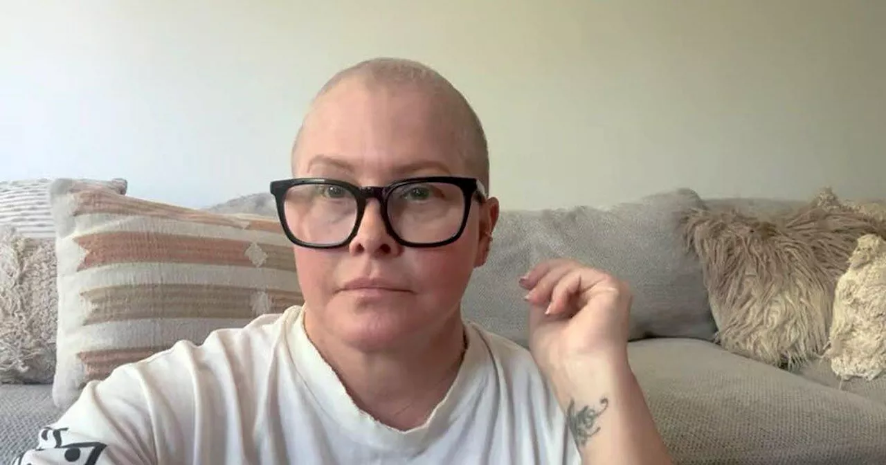 90s Baywatch legend bursts into tears as she shares cancer update