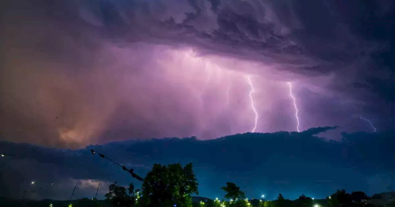 Bihar Weather Forecast : बिहार में 'महाबली' हुए मॉनसून से मंडराया खतरा, रेड अलर्ट से लेकर फ्लैश फ्लड तक की वार्निंग