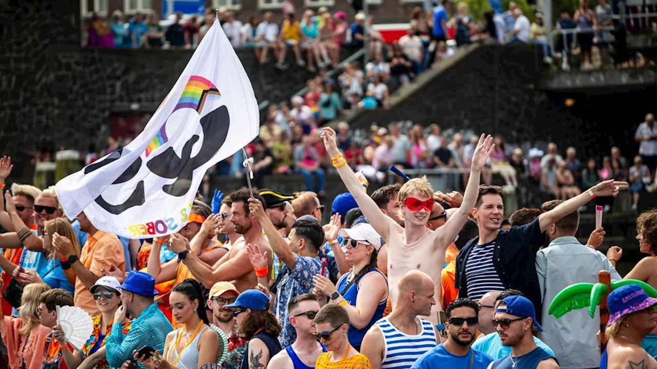 Canal Parade in Amsterdam volgens organisatie soepel verlopen, trok volle kades