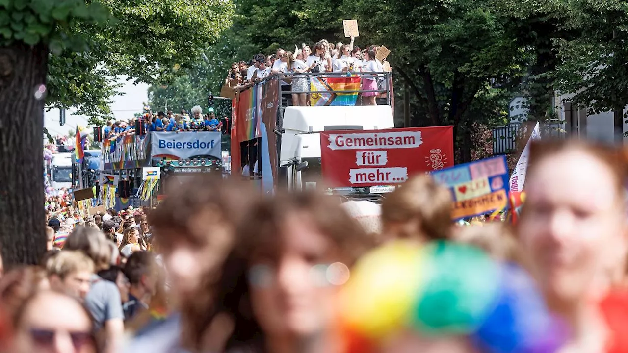 Hamburg & Schleswig-Holstein: Hunderttausende feiern bunt und ausgelassen den CSD