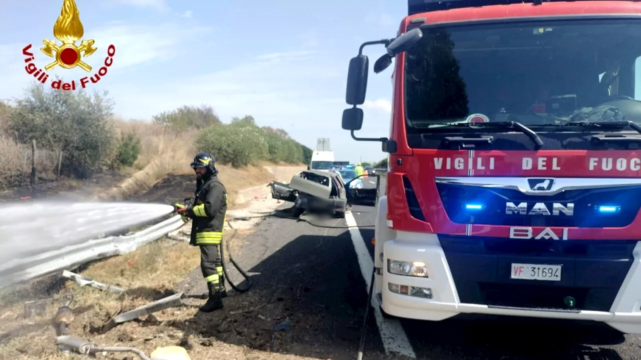 Incidente in autostrada: auto contro guardrail, morto un 22enne